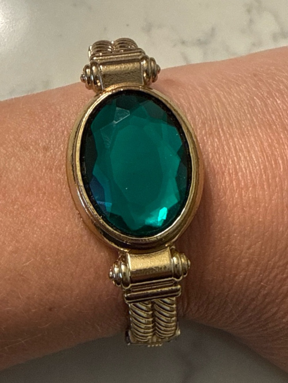 Vintage Gold Tone Cable Clamper Cuff Bracelet Large Emerald Green Glass Stone